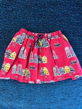 Mini Boden red Skirt w/ London city print size 6/7